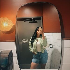 Meet your Posher, Brenda